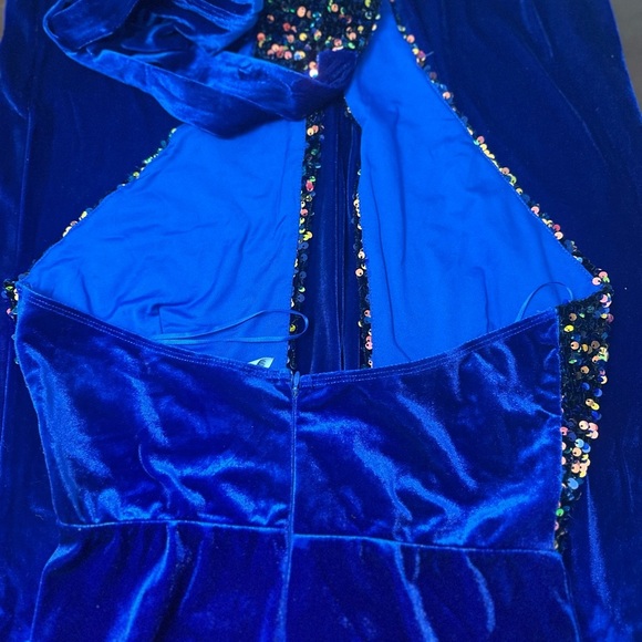 Chic Blue Jumpsuit with Flowing Palazzo Style - Picture 7 of 8